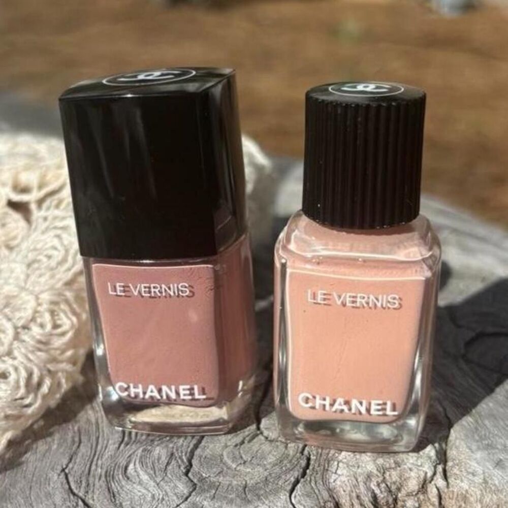 Chanel 2 Bottles Le Vernis Nail Polish Set in Daydream 735 & Egerie 769